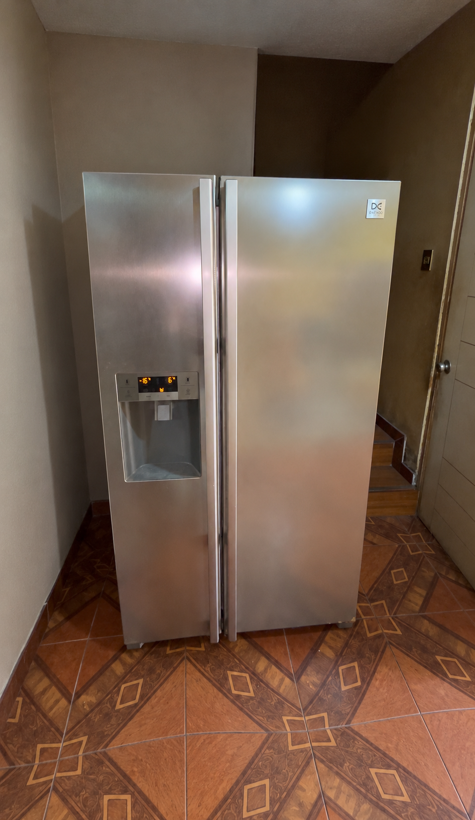 Refrigeradora Daewoo atendida por TecniSolutions